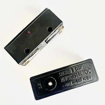 Микровыключатель с толкателем 660VAC 440VDC 16A