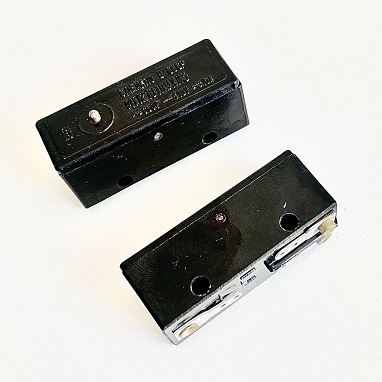 Микровыключатель с толкателем 660VAC 440VDC 16A